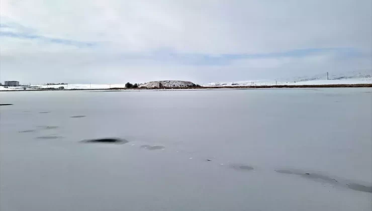 Hafik Gölü Buzla Kapaşır