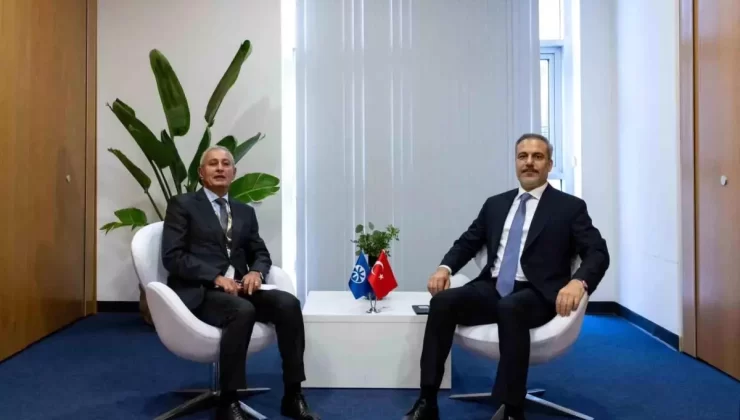 Hakan Fidan Cascais’te Cezayirli Bakanla Görüştü