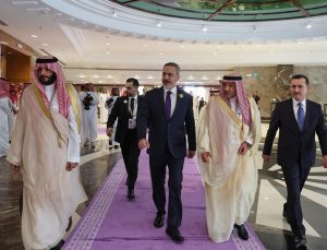 Hakan Fidan Suudi Arabistan’da  İİT-AL Ortak Olağanüstü Zirvesi’nde