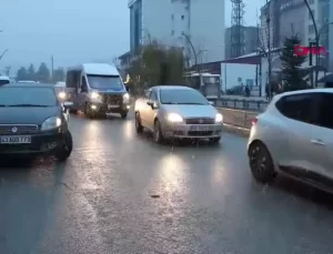 Hakkari’de Kar Yağışı Nedeniyle Eğitim 1 Gün Tatil Edildi