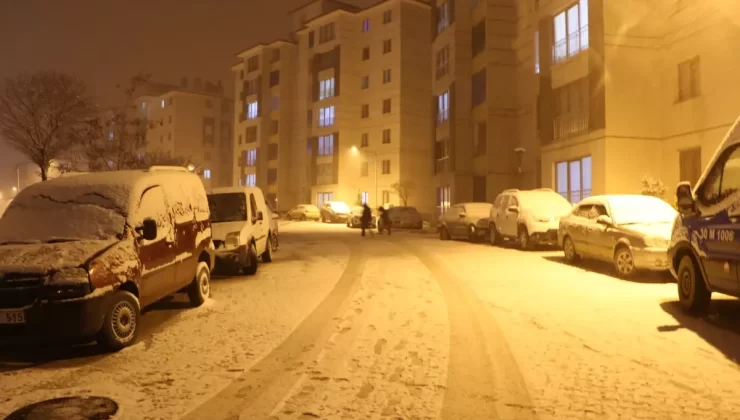 Hakkari’de Kar Yağışı Nedeniyle Eğitime 1 Gün Ara Verildi