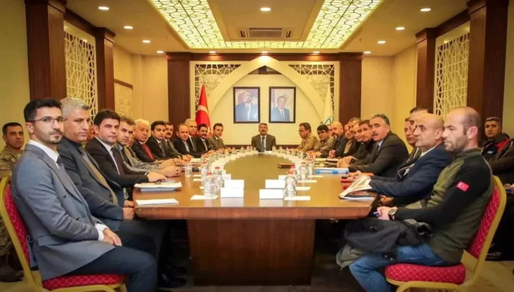 Hakkari’de Karla Mücadele ve Alınacak Önlemler Toplantısı Düzenlendi