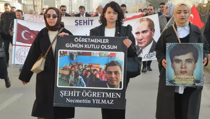 Hakkari’de öğretmenler, şehit meslektaşları için yürüdü