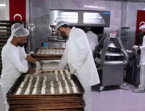 Haliliye Belediyesi’nden İhtiyaç Sahiplerine Ekmek ve Yemek Desteği