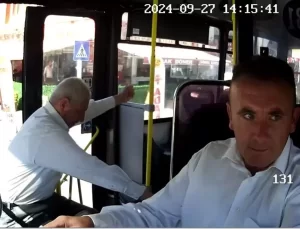 Halk Otobüsü Kazasında Hayatını Kaybeden Baba için Oğul Tepki Gösterdi