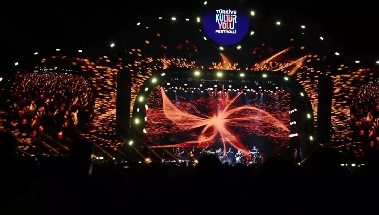 Haluk Levent İzmir’de Hayranlarıyla Buluştu