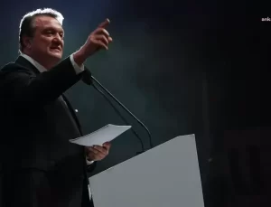 Hasan Arat’tan İstifa