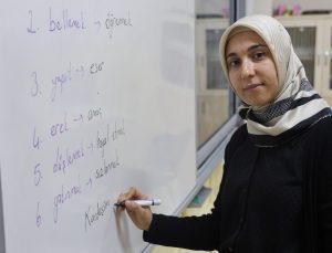 Hatay depreminde bacağını kaybeden öğretmen, hayata öğrencileriyle tutundu