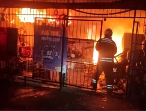 Hatay’da Bakkal Yangını: İş Yeri Kullanılamaz Hale Geldi