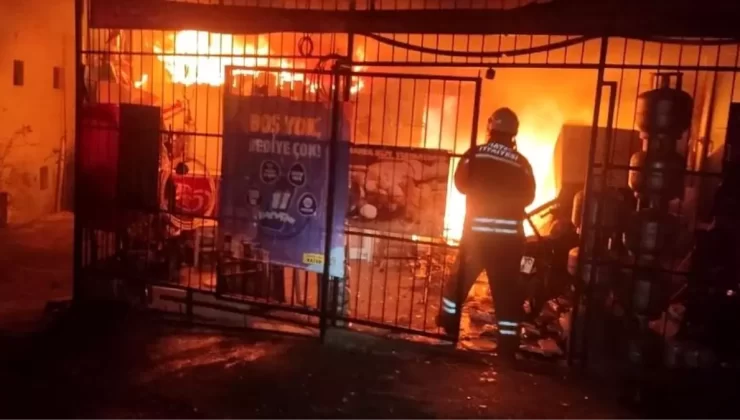 Hatay’da Bakkal Yangını: İş Yeri Kullanılamaz Hale Geldi