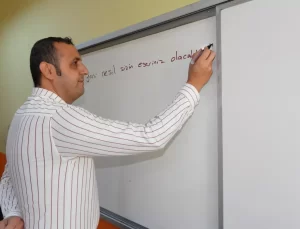 Hatay’da Deprem Felaketinin Yaralarını Saran Türkçe Öğretmeni Turgay Dağ