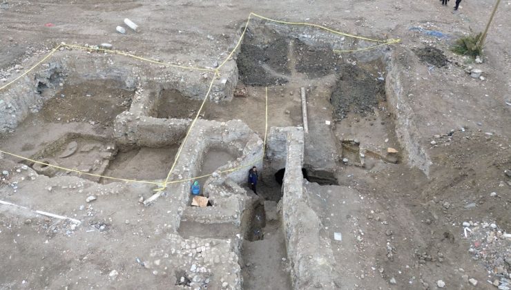 Hatay’da enkazın kaldırılmasıyla binaların altında şapel ortaya çıktı