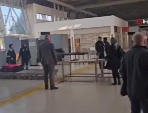 Havalimanında Sürpriz Evlilik Teklifi