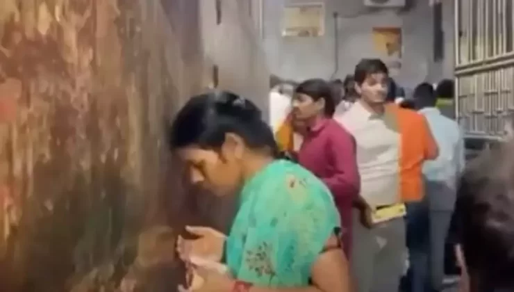 Hindistan’da tapınakta kutsal sanılan su klimaya ait çıktı