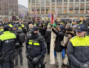 Hollanda’da Filistin’e destek yürüyüşünde onlarca kişi gözaltına alındı