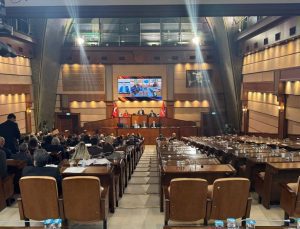 İBB Meclisinde gergin anlar: AK Parti grubu salonu terk etti