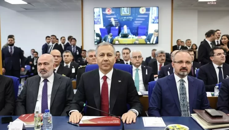 İçişleri Bakanı Yerlikaya’dan “Kadın Cinayetleri” Yorumu: “Geçen Sene 32 Hanımefendi İkazımıza Uymadı, Kapıya Adam Gelince Açmış, İçeride Vurmuş Onu”