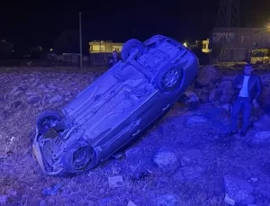 İdil’de Otomobil Şarampole Devrildi