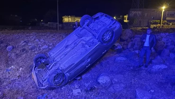 İdil’de Otomobil Şarampole Devrildi