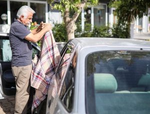 İkinci bahar hayali kabusa döndü! 74 yaşındaki adam günlerdir arabada uyuyor