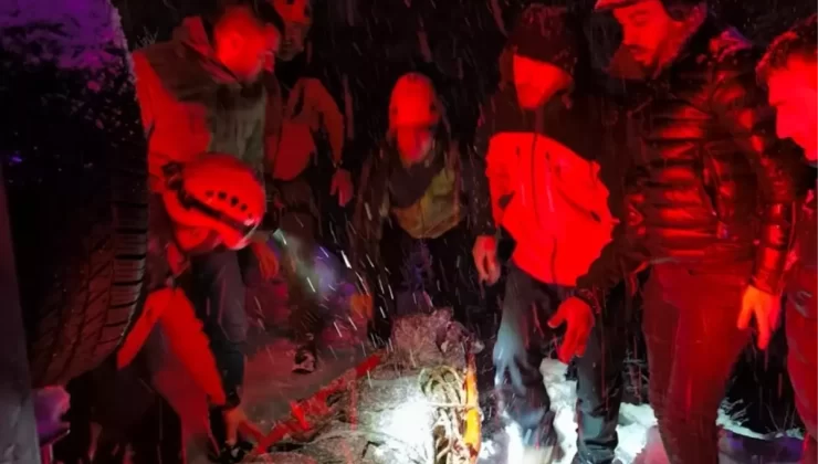 İkizdere’de Kamyonet Dereye Düştü