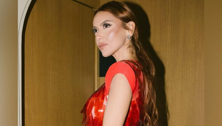 İmaj değiştiren Hadise, kırmızı pullu elbise giydi