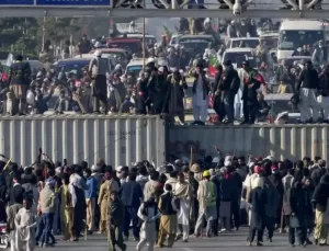 İmran Han İçin Protestolar: 6 Güvenlik Görevlisi Öldü