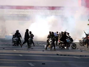 Imran Khan Destekçileri ile Polis Çatıştı