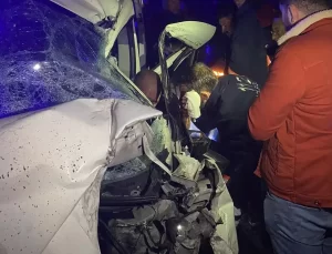 İnegöl’de Feci Kaza: 6 Yaralı, İki Çocuk Hastaneye Kaldırıldı