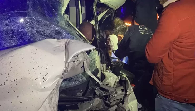 İnegöl’de Feci Kaza: 6 Yaralı, İki Çocuk Hastaneye Kaldırıldı