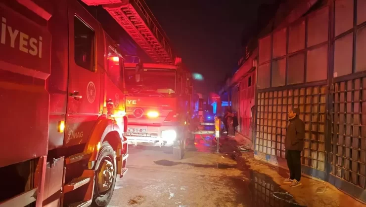İnegöl’de Mobilya İmalathanesinde Yangın