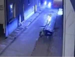 İnegöl’de Trafik Polisi Kamyonetle Sürüklendi