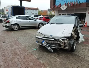 İnegöl’de Zincirleme Trafik Kazası: 3 Yaralı