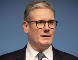 İngiltere Başbakanı Starmer, AB ile İlişkileri Yeniden Düzenliyor