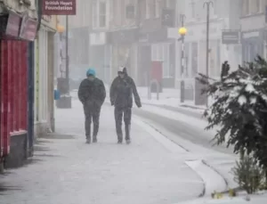 İngiltere’de hayatı felç eden Bert fırtınası 5 can aldı