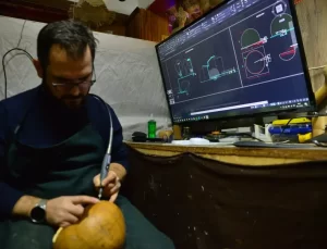 İş Stresinden Uzaklaşmak İçin Su Kabağı İşliyor