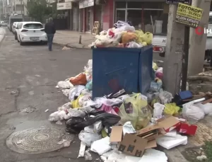 İşçiler Grevde: Buca’da Çöp Yığınları ve Kötü Koku