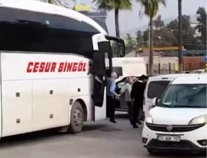 İskenderun’da Yolcu Otobüsü Şoförü ile Otomobil Sürücüsü Arasında Sopalı Kavga