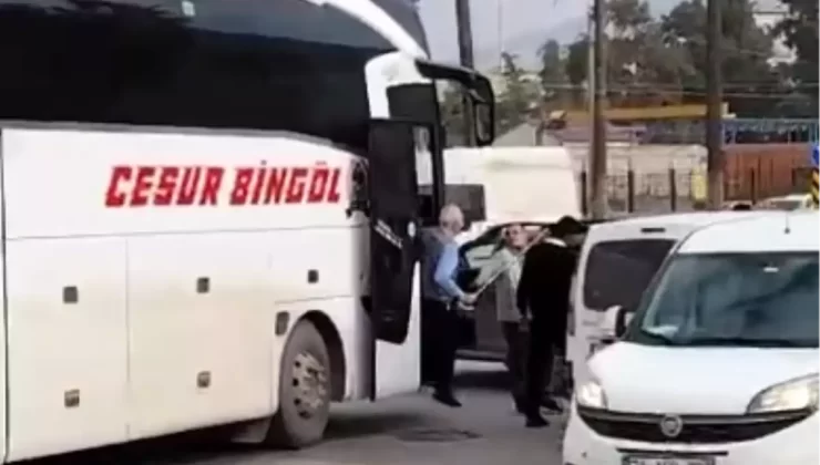 İskenderun’da Yolcu Otobüsü Şoförü ile Otomobil Sürücüsü Arasında Sopalı Kavga