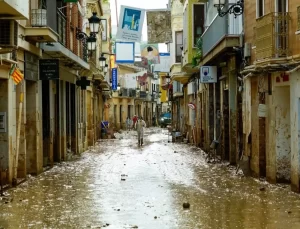 İspanya’da Sel İçin İstifa Çağrıları Reddedildi