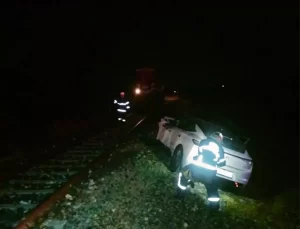 Isparta’da Tren Otomobile Çarptı: Sürücü Yaralandı