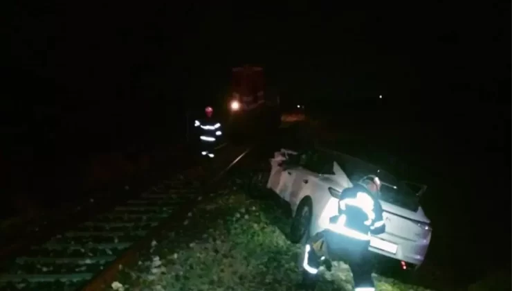 Isparta’da Tren Otomobile Çarptı: Sürücü Yaralandı