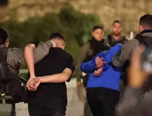 İsrail, Fransız Jandarmaları Gözaltına Aldı