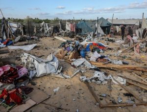 İsrail, Gazze’de sığınmacıların kaldığı çadırı bombaladı