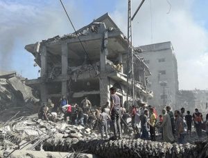 İsrail Gazze’nin kuzeyinde sivillerin yaşadığı binayı vurdu