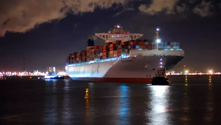 İstanbul Boğazı’nda gemi trafiği askıya alındı