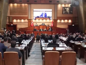 İstanbul-İBB Meclisi’nde arızalı metrobüs ve yürüyen merdiven eleştirisi