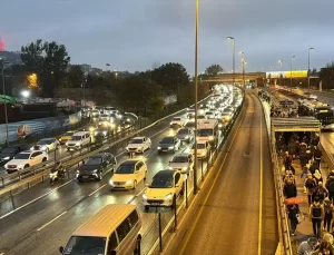İstanbul’da akşam saatlerinde trafik yoğunluğu yüzde 90’a ulaştı