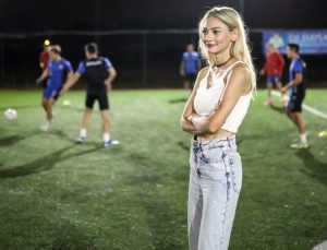 İstanbul’da güzellik kraliçesi futbola olan tutkusundan vazgeçmiyor