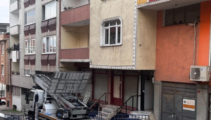 İstanbul’da kolonları çatlayan 6 katlı bina tahliye edildi